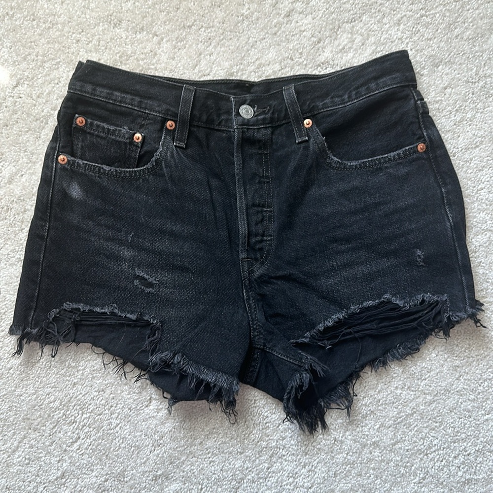 Levi's Women's Premium 501 Original Shorts - Picture 2 of 9